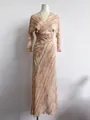 Elegante zijden wikkeljurk met rode marmeren print op beige stof SKU-weergave optie - S / Dresses / Viscose Versie