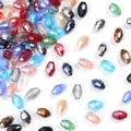 Vista dettagliata di perle di cristallo a goccia sfaccettate per gioielli fai-da-te. - 50 Pezzi/Confezione (6x8mm) / Riso Ovale Sfaccettato Colori Misti