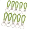 Lot de dix porte-clés tressés en cuir vert clair avec anneaux métalliques argentés - 10 Pièces/Paquet (Longueur env. 11,5 cm, diamètre extérieur 30 mm) / Vert