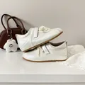Elegantes zapatillas ballet de satén blanco con velcro y cuña interna oculta de 5cm. - 35 / Blanco con aumento de altura interno