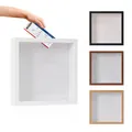 Gros plan montrant l'insertion d'un billet dans un cadre photo 3D blanc de 3 cm. - Style Vierge / 15x15cm / Blanc