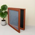 Marco profesional de madera para exhibir camisetas deportivas con tapa magnética abatible - 13x13 Pulgadas (33x33cm) / Nogal