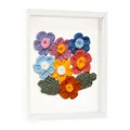 Vue détaillée d'un cadre vitrine blanc avec des fleurs colorées au crochet - Carré 5x5 Pouces (Creux 3cm) / Blanc