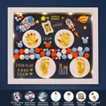 Σετ αποτυπώματος χεριού και ποδιού μωρού με θέμα το διάστημα και κορνίζα φωτογραφίας - Ταξίδι Στο Διάστημα Σκούρο Θέμα Με Πομ Πομ