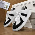 Moderne zwart-witte sneakers in Duitse legertrainer-stijl met een verhoogde zool - 38 / 188 Zwart & Wit