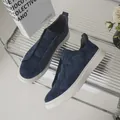 Moderni mocassini da uomo in camoscio blu navy con una comoda suola spessa bianca - 38 / Blu Reale (7006)