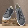 Mocassini in pelle scamosciata grigia premium con cinturini elastici e suola bianca spessa - 38 / Superficie in Tessuto Grigio (3319)