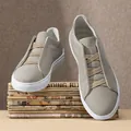 Mocassini casual da uomo in pelle grigia con bande elastiche e suole in gomma bianca - 38 / Superficie in Tessuto Albicocca (3319)