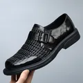 Κομψά μαύρα δερμάτινα παπούτσια monk strap με μεταλλική αγκράφα για επαγγελματική χρήση - 38 / Μαύρο (3620)