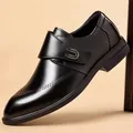 Scarpe stringate Brogue nere classiche da uomo con cinturino a fibbia stile inglese. - 38 / Stile intagliato con cinturino laterale (5387) / Nero