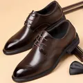 Scarpe stringate da uomo in pelle marrone con dettagli classici Brogue per uso formale - 38 / Stile stringato intagliato Brogue (5386) / Marrone