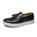 Elegantes mocasines negros de hombre con borlas, patrón de cocodrilo y suela blanca - 38 / Estilo de Borlas con Patrón de Cocodrilo (2156) / Negro