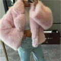 Eleganter flauschiger rosa Kunstpelz Kurzmantel für Damen mit großen Revers für den Winter - S / Oberteile / Rosa