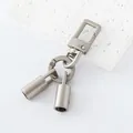 Détail d'un fermoir carré en métal argenté et d'embouts de cordon pour bricolage - Set de 4 pièces