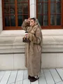 Langer brauner Kunstpelzmantel aus Fuchsimitat mit Reverskragen für den Winter. - XS / Morgenmantel / Khaki