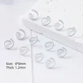 Vista detallada de anillas abiertas de metal pintado blanco de 1,2x8mm para bisutería - 8mm / Blanco
