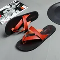 Chanclas de hombre modernas con correas naranjas texturizadas y suelas negras para verano. - 40 / Estilo Marrón (D52) / Marrón