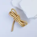 Nahaufnahme einer gebündelten goldenen 5-mm-Lederschnur für DIY-Accessoires und Bastelarbeiten. - Gold