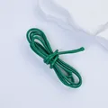Detailansicht einer 2,5 mm grünen koreanischen Wachskordel für DIY-Schmuckherstellung - Dunkelgrün