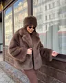 Brauner Kunstpelzmantel mit Reverskragen und passender Pelzmütze für Winter - S / Oberteile / Dunkelbraun