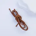 Makro-Detail einer 2,5 mm braunen gewachsten Flechtschnur für DIY-Schmuck und Handwerk - Braun