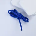 Detailansicht der 5mm blauen, rund vernähten Lederschnur für DIY-Schmuckzubehör - Saphirblau