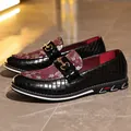 Mocasines negros para hombre con bordado floral morado y hebilla de metal - 38 / Rojo (Estilo 1600)