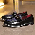 Mocasines de hombre en brocado azul con textura tejida negra y hebilla dorada - 38 / Estilo Bordado (1600) / Azul