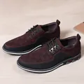 Britische Herren-Freizeitschuhe aus Leder mit rot-schwarzem Strickmuster und weißer Sohle - 39 / Rot