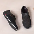 Stilvolle schwarze Herren-Loafer mit Webstruktur und rutschfesten Gummisohlen - 39 / Slipper / Braun