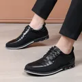 Scarpe casual da uomo in pelle nera con design testurizzato e suola confortevole per il tempo libero - 38 / Nero