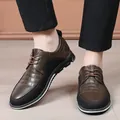 Scarpe casual da uomo in pelle marrone e nera con elegante design stringato - 38 / Marrone