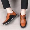 Scarpe professionali casual da uomo in pelle marrone e nera con lacci e rilievo - 38 / Giallo
