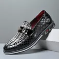 Mocassini da uomo neri stile business con trama intrecciata e fibbia dorata elegante - 38 / Nero