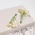 Dettaglio di piccoli fiori di seta artificiali per la creazione di accessori per capelli - 5 pezzi/confezione / Arancio E Bianco