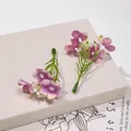 Dettaglio ravvicinato di piccoli fiori di seta viola per creare accessori per capelli fai da te - 5 Pezzi/Confezione / Rosa viola