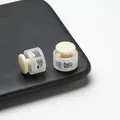 Gros plan de bloqueurs de cordon ronds en plastique à double trou pour réglage - Boucle de Réglage à Ressort Double Trou / Lot de 10 / Beige Semi-transparent