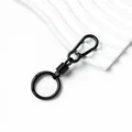 Dettaglio ravvicinato di un portachiavi a moschettone in lega di zinco nero opaco - Mini Portachiavi Moschettone a Molla (AC4948) / 1 set / Nero