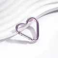 Vue détaillée d'un mousqueton en aluminium violet en forme de cœur pour sacs et clés - Style Coeur / 1 Pièce (Environ 41 * 43,5 mm) / Mauve Clair