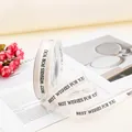 Dettaglio del nastro di organza crema con bordi dorati e stampa Best Wishes - Confezione da 2 Metri / Bianco avorio
