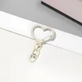Vue détaillée d'un fermoir à ressort en forme de cœur crème pour les accessoires de bijoux - 5 pièces/paquet / Blanc Cassé