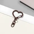 Vue détaillée d'un fermoir mousqueton en métal marron en forme de cœur pour bijoux. - 5 pièces/paquet / Café Foncé