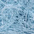 Dettaglio macro di carta triturata azzurra utilizzata come riempitivo per scatole regalo - 50g/Confezione (circa 3mm di larghezza) / Celeste