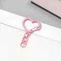 Gros plan d'un fermoir à ressort rose en forme de cœur pour bijoux et sacs de DIY - 5 Pièces/Paquet / Rose