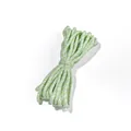 Vue détaillée de la texture de corde en coton torsadée bicolore vert menthe et blanc - Vert clair et blanc