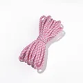 Gros plan de corde en coton torsadée rose et blanc pour l'artisanat DIY et l'emballage - Rose Blanc