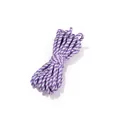Gros plan sur une corde en coton tressé violet et blanc pour emballage artisanal DIY - Violet Blanc