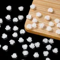 Vintage Mini-Rosen aus weißem Harz für Nailart und DIY-Handyhüllen Dekoration - 3D Rose (AC4514) / Kleine Größe (50er Pack) / Weiß