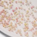 Cuentas de vidrio facetadas de 4mm teñidas en acuarela para creación de joyería - Amarillo Rosa