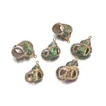 Colgantes de concha natural verde con bordes dorados para la creación de joyas DIY - Caracol de Turbante Verde (E75)